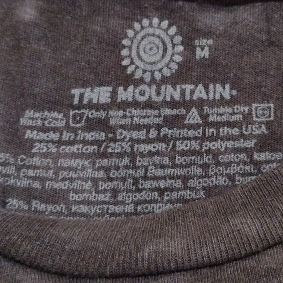 THE Mountain Giraffe Graphic Tee - Picture 6 of 6
